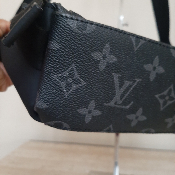 Louis Vuitton Messenger Monogram Eclipse Voyage PM - Picture 13 of 16